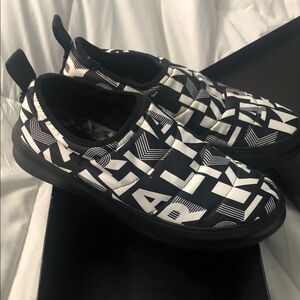 Karl Lagerfeld Paris slip-on loafers